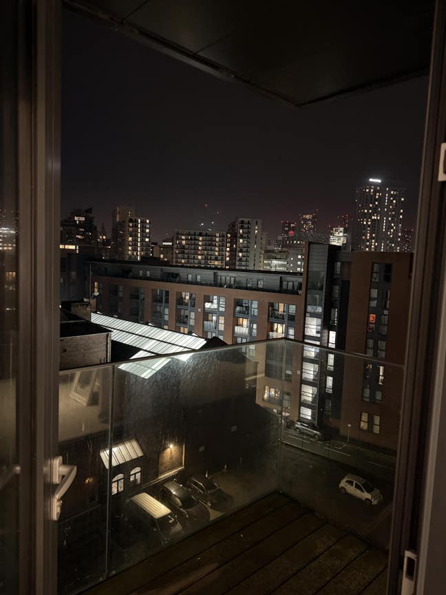 Modern Room in Luxury Blackfriars Apartment – City Main Photo