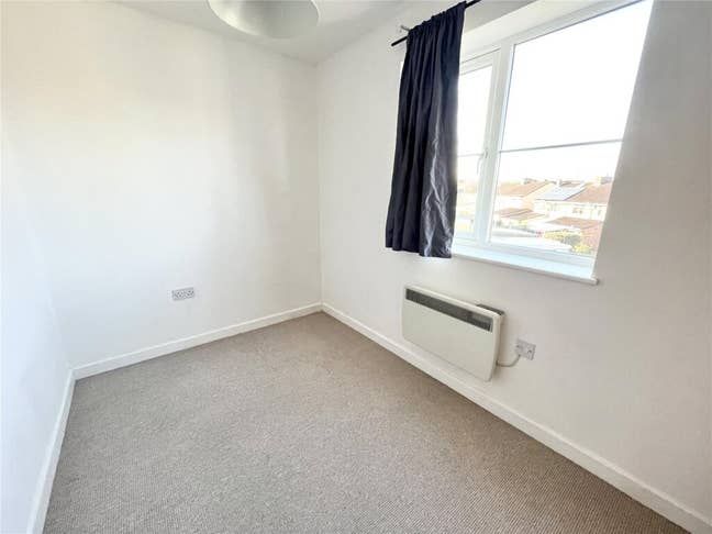 Small double room in two bed flat Main Photo