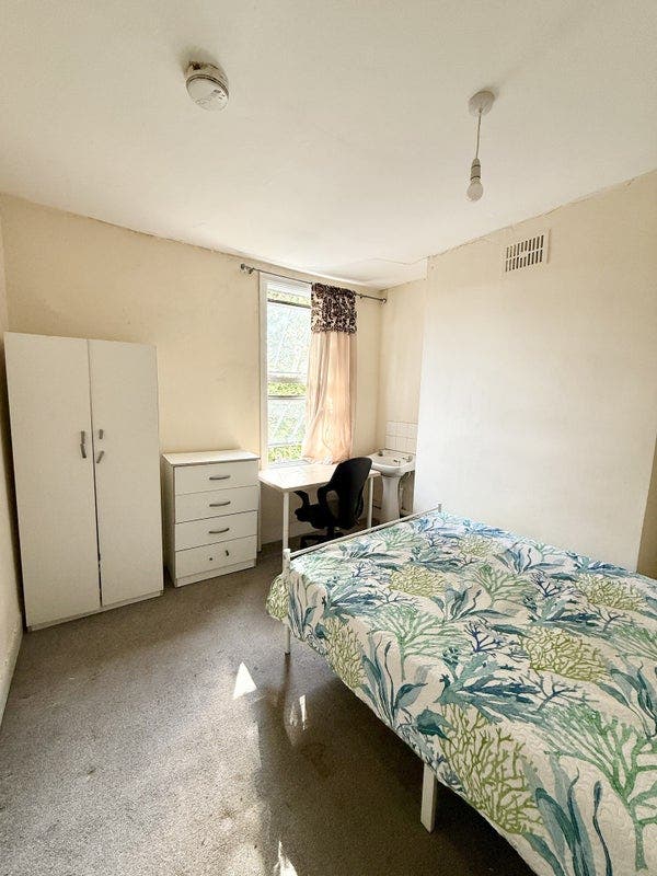 Double RM+Inc All bills 2 mins Mile End STN Main Photo