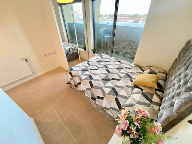 Ensuite Room in Stylish 3-Bed Flat, Bills Included Main Photo