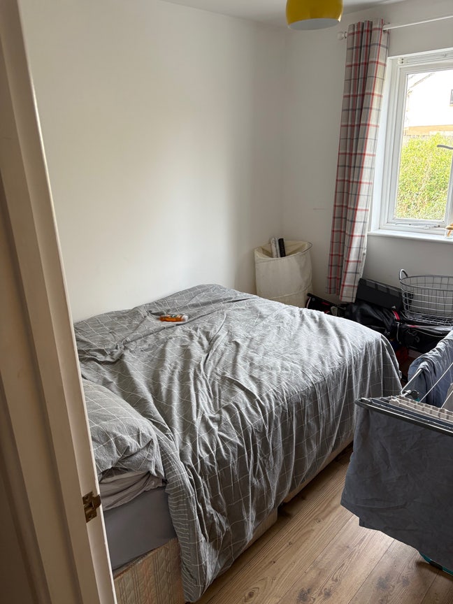 Small Double Room – Short-Term Let – &pound;500 PCM Main Photo