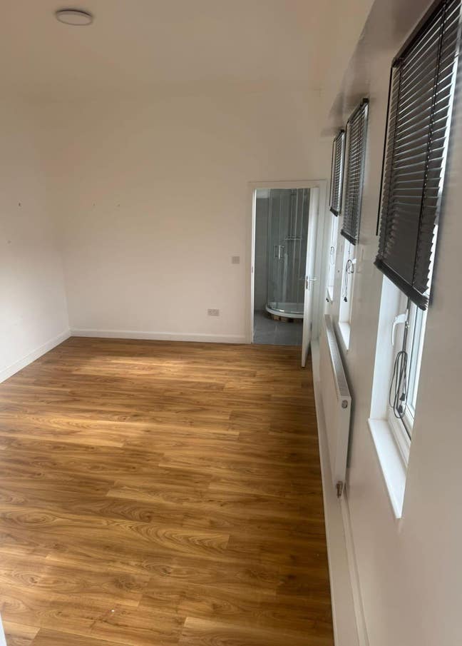 2 En-Suite Double Rooms to Let - Manchester M46 0D Main Photo