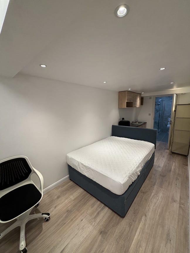 Room to rent Main Photo