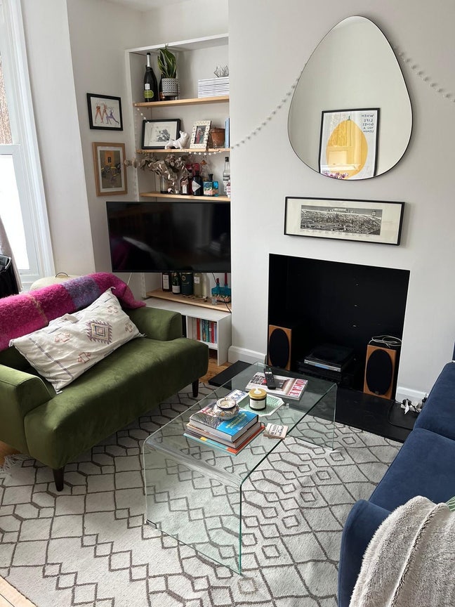 En-suite room in garden flat Main Photo