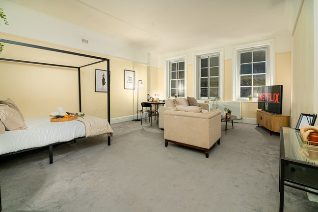 Large Double Room &pound;1400 Inc Bills Wifi Cleaner Main Photo