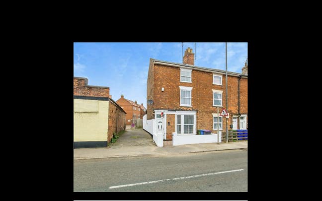 3 En-Suite Rooms Available – Boston Main Photo