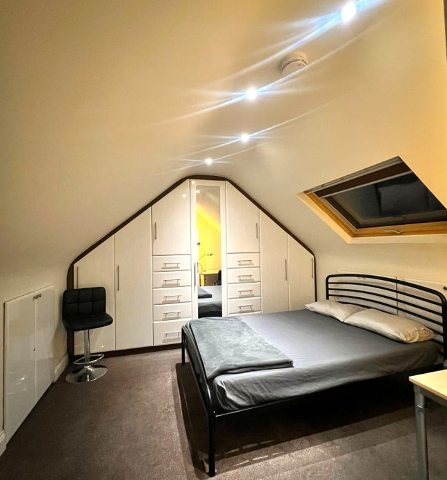 Fully Furnished Double Room in a Shared House Main Photo