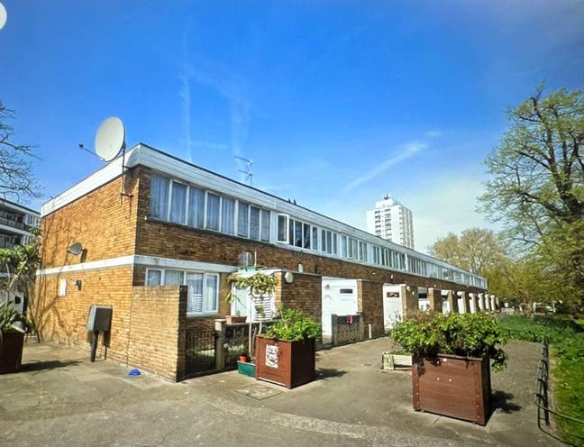 Bright double rooms - Transport links close by Main Photo