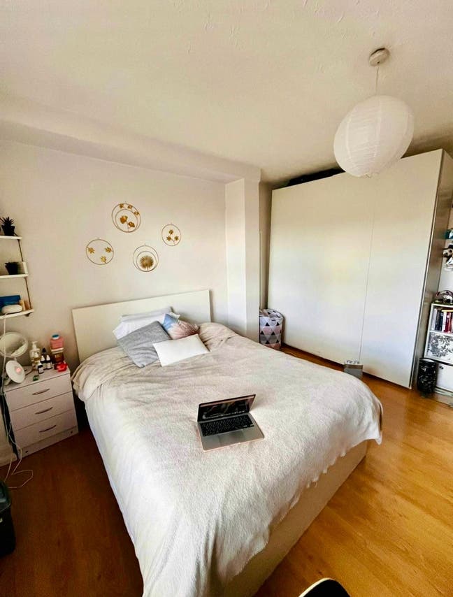 Bright double room available - Feb 1st Main Photo