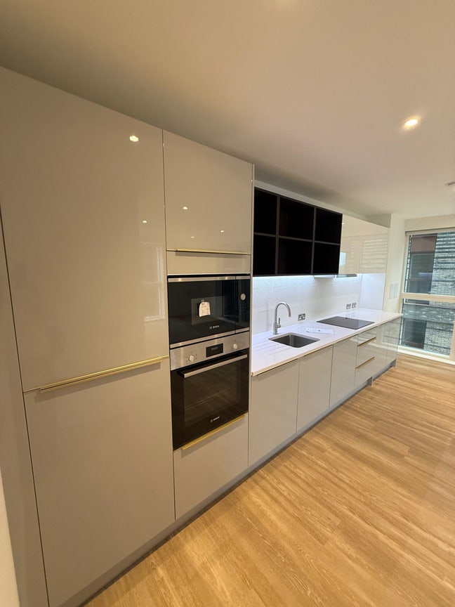 Docklands Brand New 2 Bed, 2 Bath Apartment Main Photo