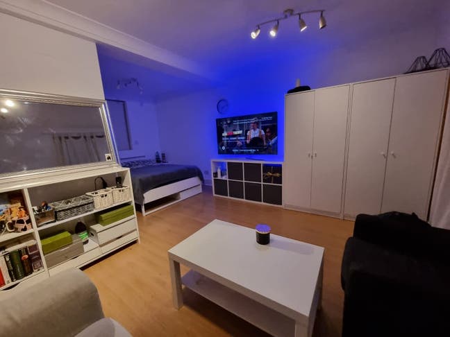 Spacious Room in well-connected London Location Main Photo