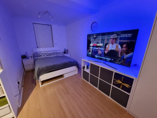 Spacious Room in well-connected London Location Main Photo