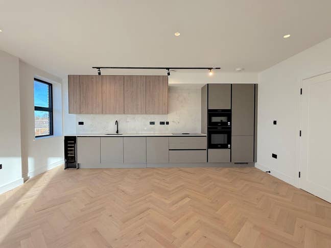 Brand New Two Bed Flat In SW20 Main Photo