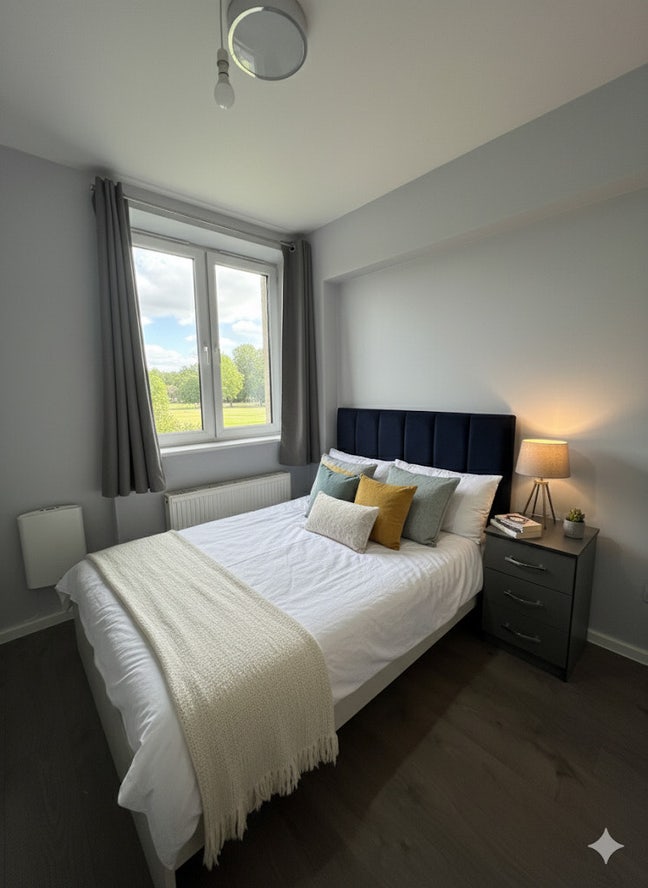 Amazing Double Room! 9 Mins from Stat!!! Modern Main Photo