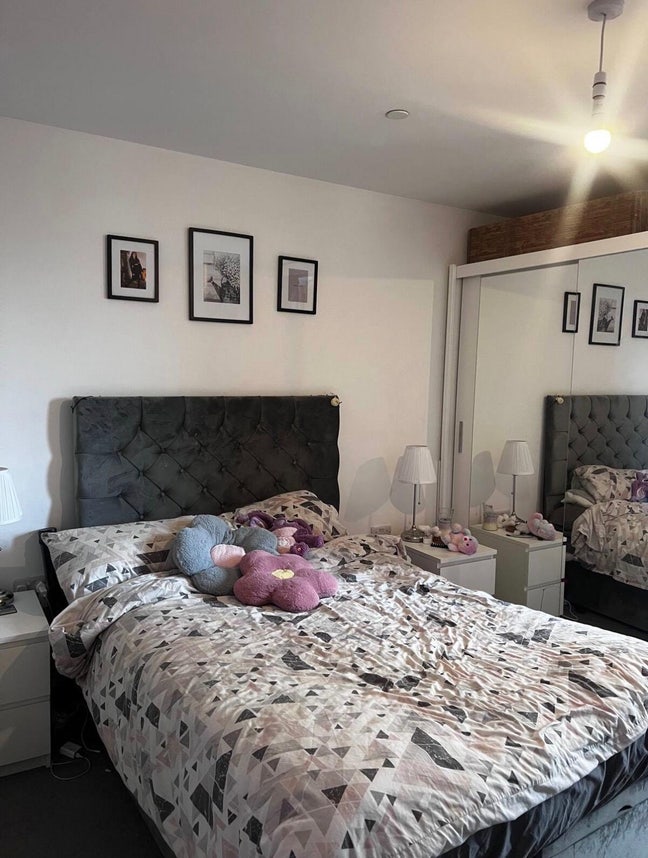 Bright Double Room in Quiet Flat – Great Location  Main Photo