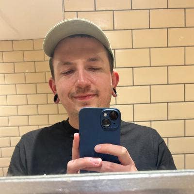 Professional Male seeks a double room Main Photo