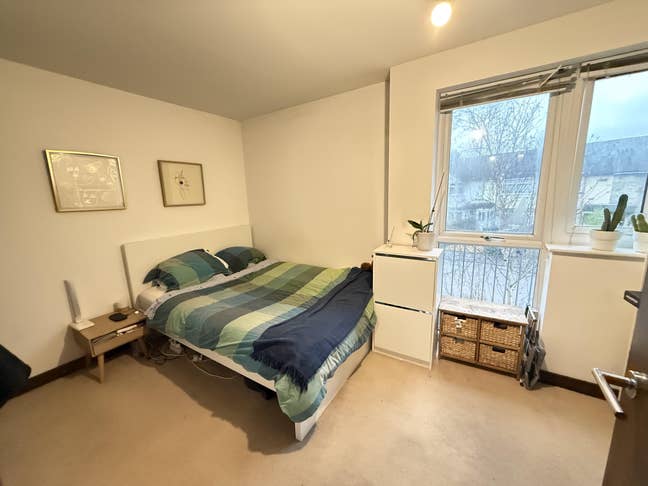 Spare Room Available in Professional Shared House Main Photo