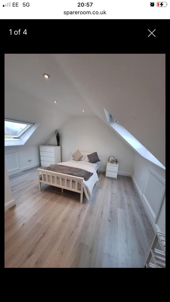  Large double room with ensuite freshly decorated Main Photo