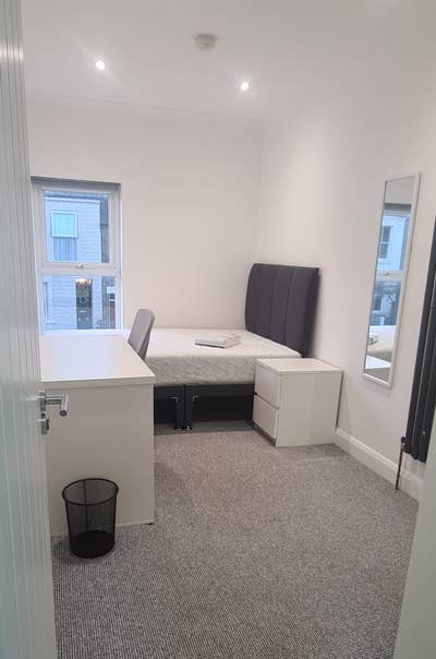 Newly refurbished Double Bedroom in NR2 Main Photo