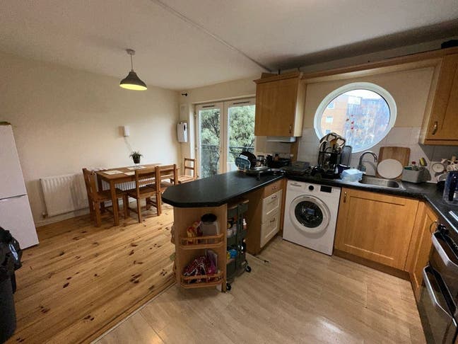 Single rooms in Stylish 6-Bed House, Thamesmead Main Photo