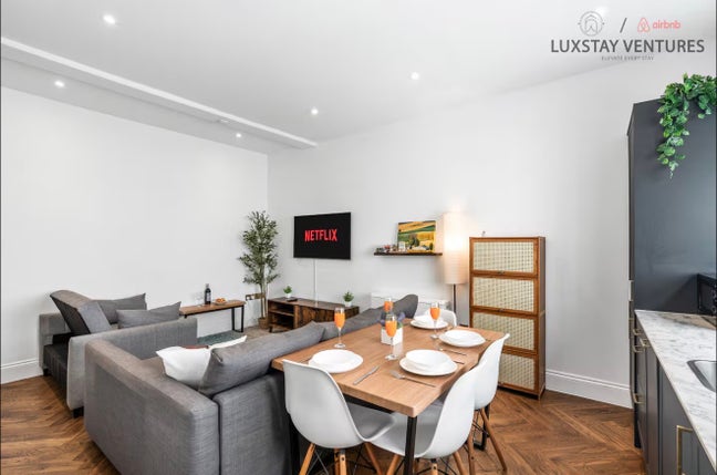 In the Lanes | by beach | Free Parking | Stylish Main Photo