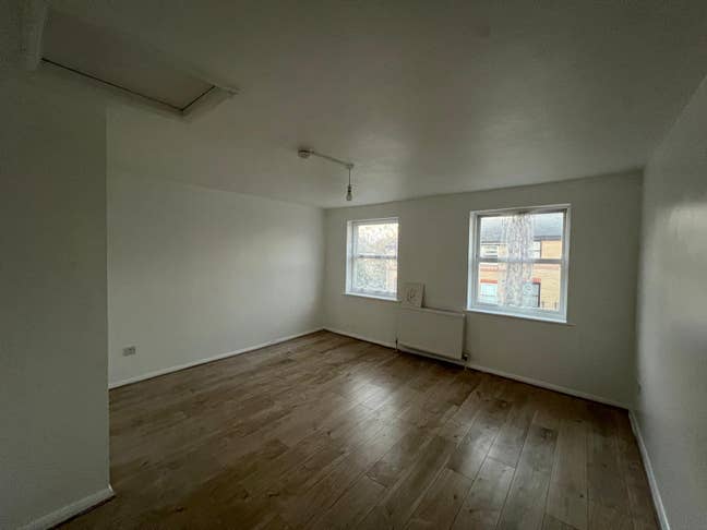 Spacious 3 bedroom maisonette to let n London E9. Main Photo