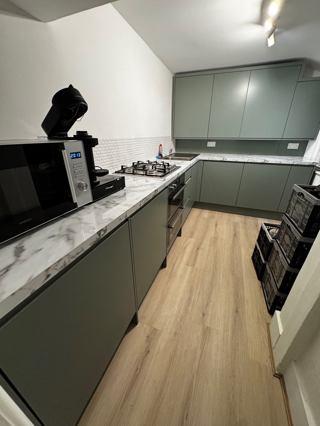 Zone 1 - Two Rooms In Refurbished Zone 1 Townhouse Main Photo