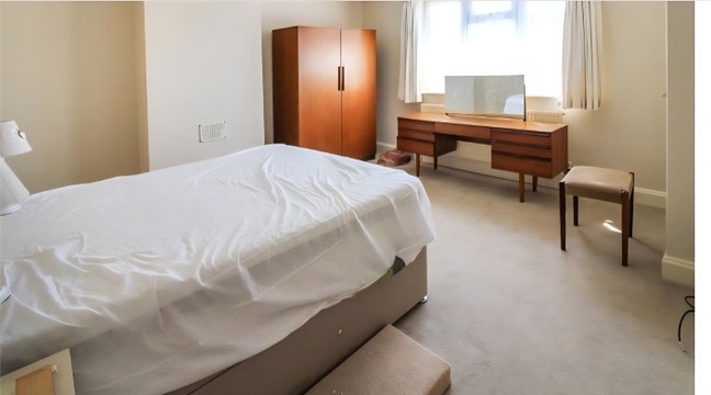 Double room in 2 bed house Main Photo