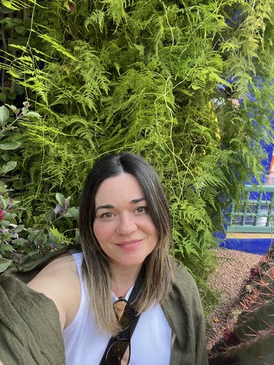 Female profesional seeking a spacious and bright  Main Photo