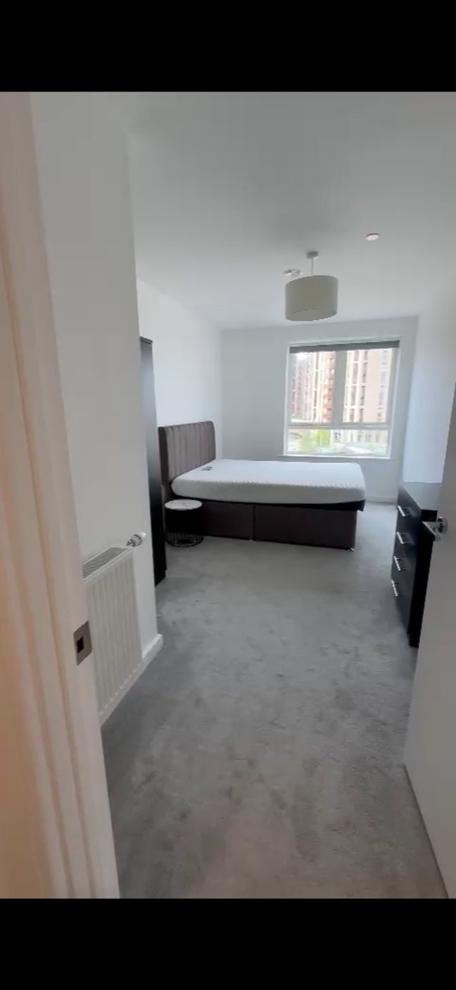 1 double bedroom with a private bathroom  Main Photo