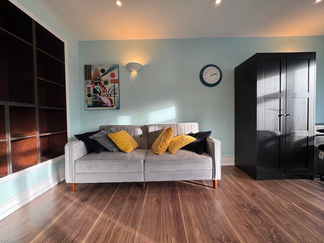 Fresh and Bright Room - Quick links to Central Lon Main Photo