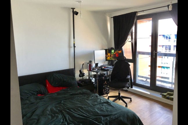 Master En-suite Available To-let Main Photo