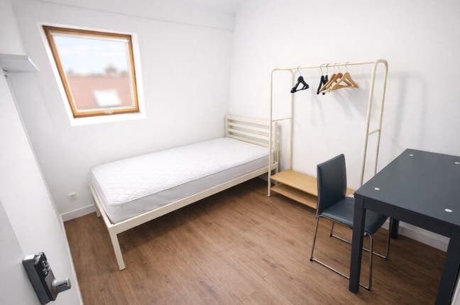 🌸Zone 1 |Tidy Female Flatshare | Clean & Calm Main Photo