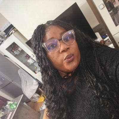 Professional Female seeks a single or double room Main Photo