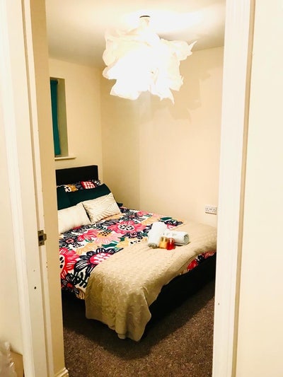 1 Double Room Available Main Photo