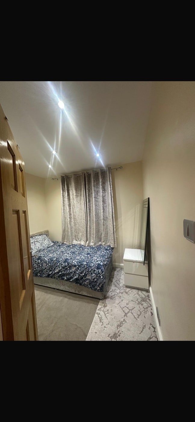 Single Bedroom Available! Main Photo