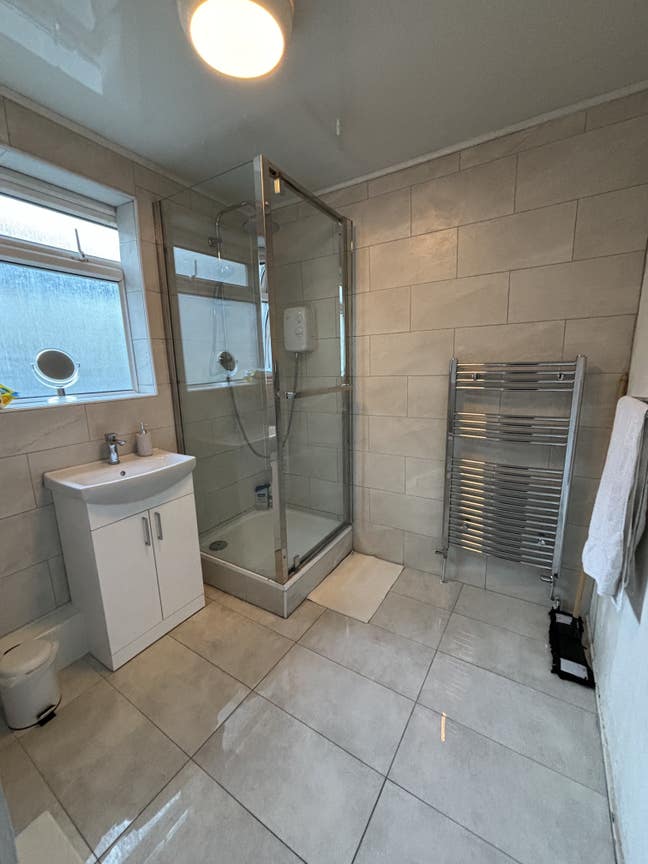 Room available to rent near town centre Main Photo