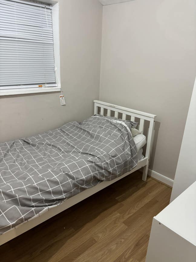 Single room to rent in town Main Photo