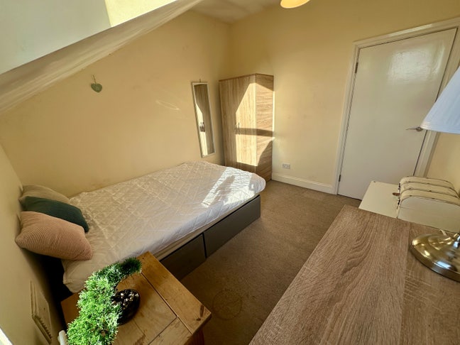 Double room near South Wimbledon station Main Photo