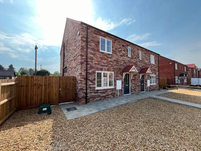 Roommate wanted for house in Deeping St Nicholas Main Photo