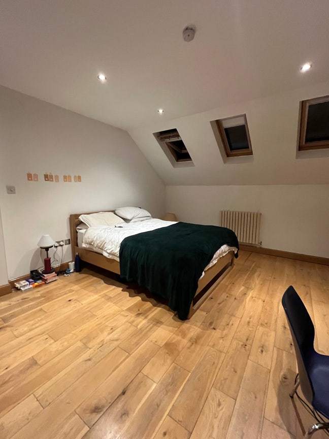 Large Couples Room in Upper Holloway  Main Photo