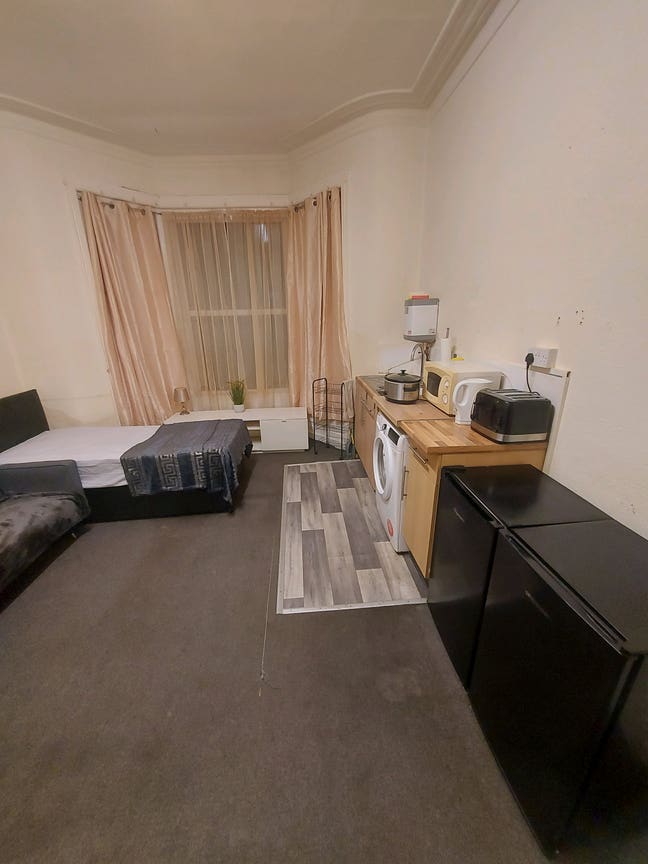 Ground floor self contained flat furnished  Main Photo