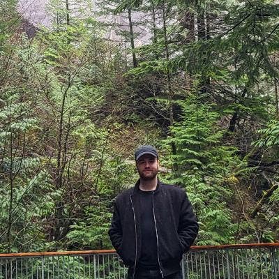 Professional Male seeks a single or double room Main Photo