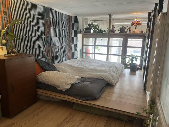 Gorgeous bright and super spacious room to rent Main Photo