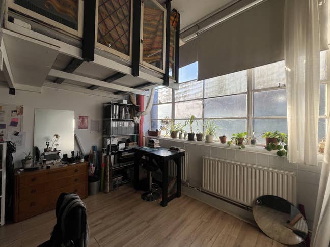 Gorgeous bright and super spacious room to rent Main Photo