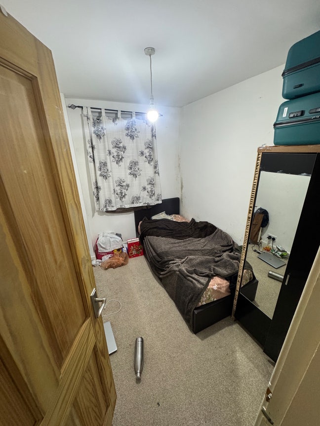 Single Room - Ideal for Muslim Boy/Girl Main Photo
