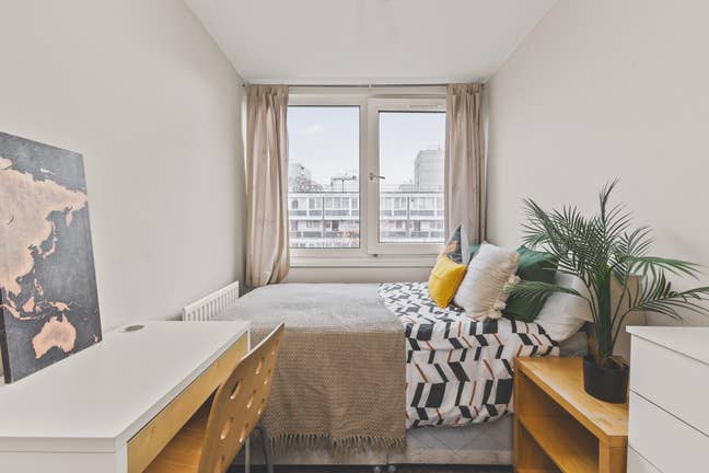 Budget double / 2 Bathrooms / Refurbished / Garden Main Photo