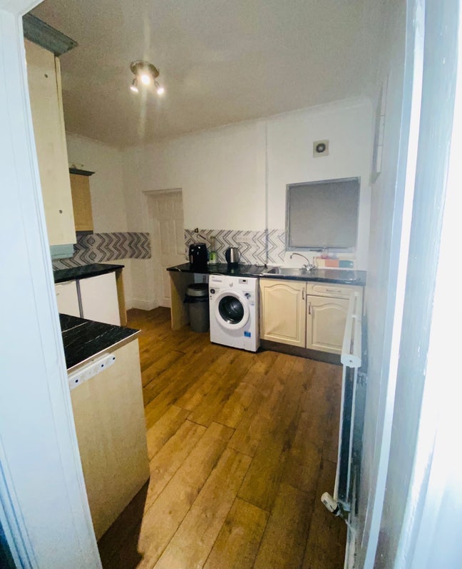 Three bedrooms terraced house- recently renovated  Main Photo