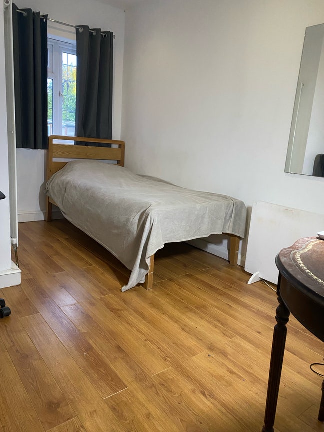 Lovely self-contained studio + all bills included Main Photo