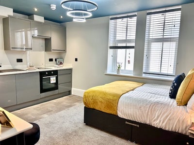 Stylish Spacious Studio for  Single Professional Main Photo